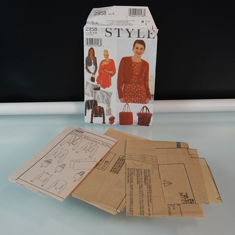 STYLE 2958 Jacket and Bag Sewing Pattern - Picture 3 of 4